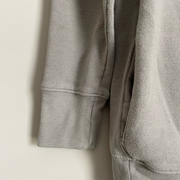 Time & Tru cowl neck light gray sweatshirt. Side pockets, sized small - Picture 3 of 4